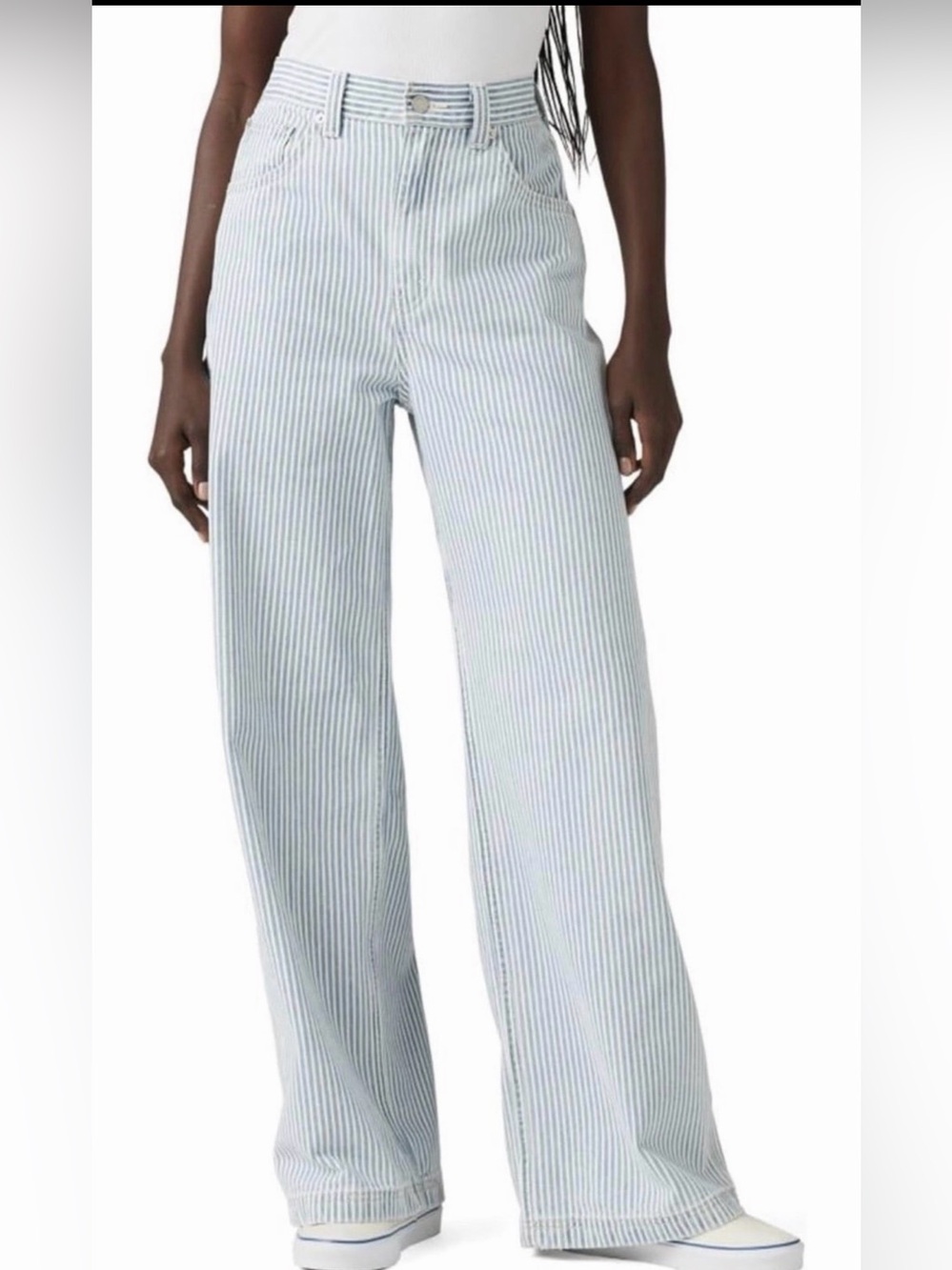 Women’s Striped Levi’s Wide-Leg Pants in Light Blue and White